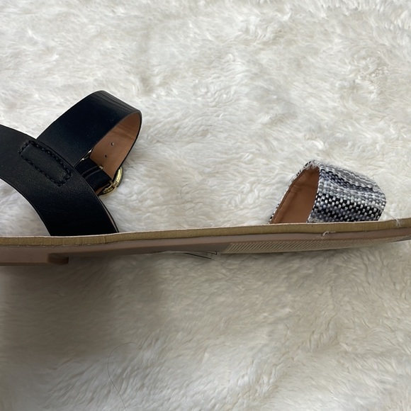 Black‎ and white Sandals - Picture 4 of 7